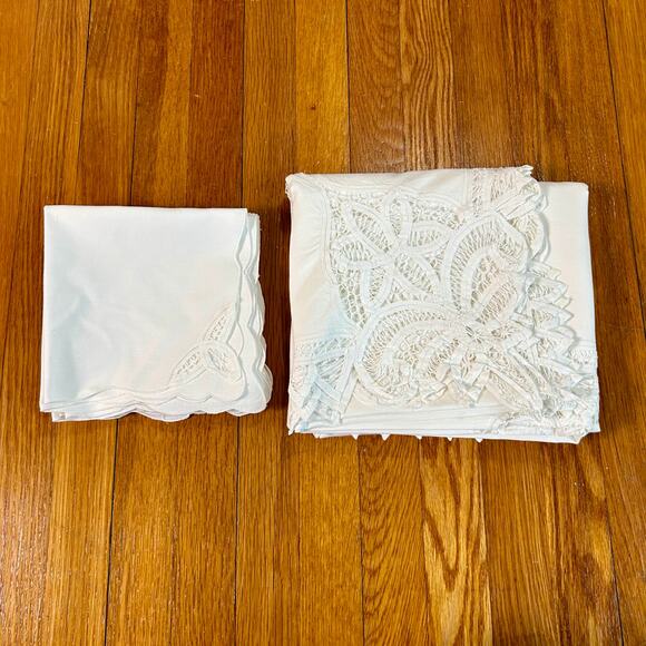 Vintage White 82 x 64 Cutwork Lace Tablecloth with 8 Matching Napkins - Picture 16 of 16